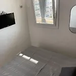 Face à La *