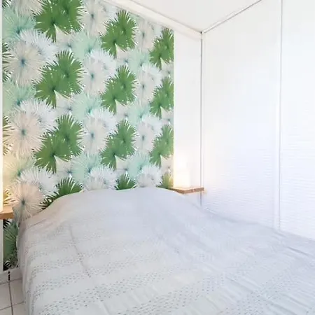 Apartment Face A La *